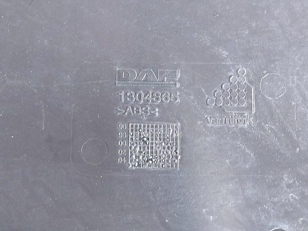 накладка панели приборов б/у - 2